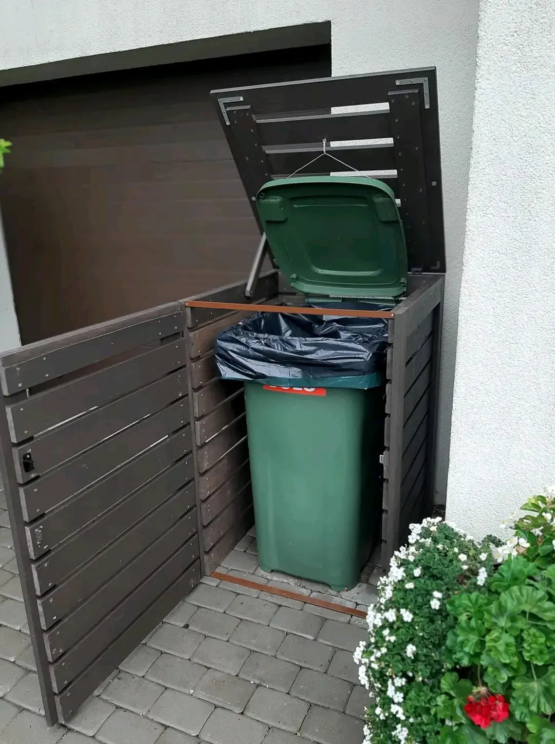 Modern Wheelie Bin Enclosure: Architectural DIY Blueprints & Masterplan.